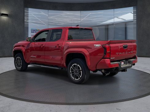 Used 2025 Toyota Tacoma TRD Sport AWD/4WD image 4