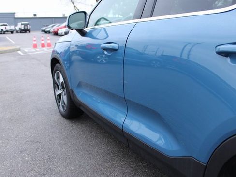 Used 2025 Volvo XC40 B5 Plus image 49