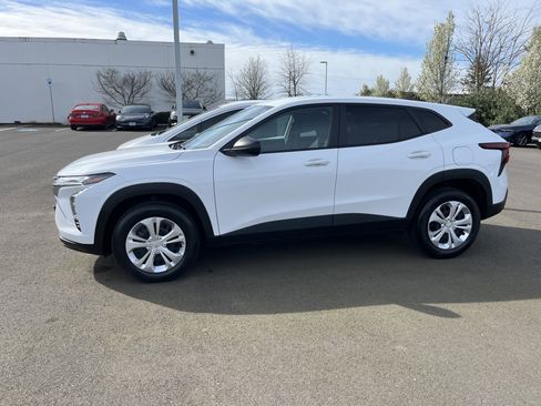 Used 2024 Chevrolet Trax LS image 2