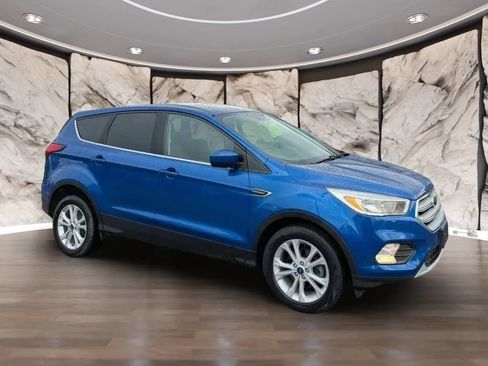 Used 2019 Ford Escape SE FWD image 2