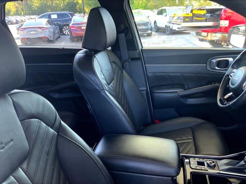 Used 2024 Kia Sorento SX Prestige image 9