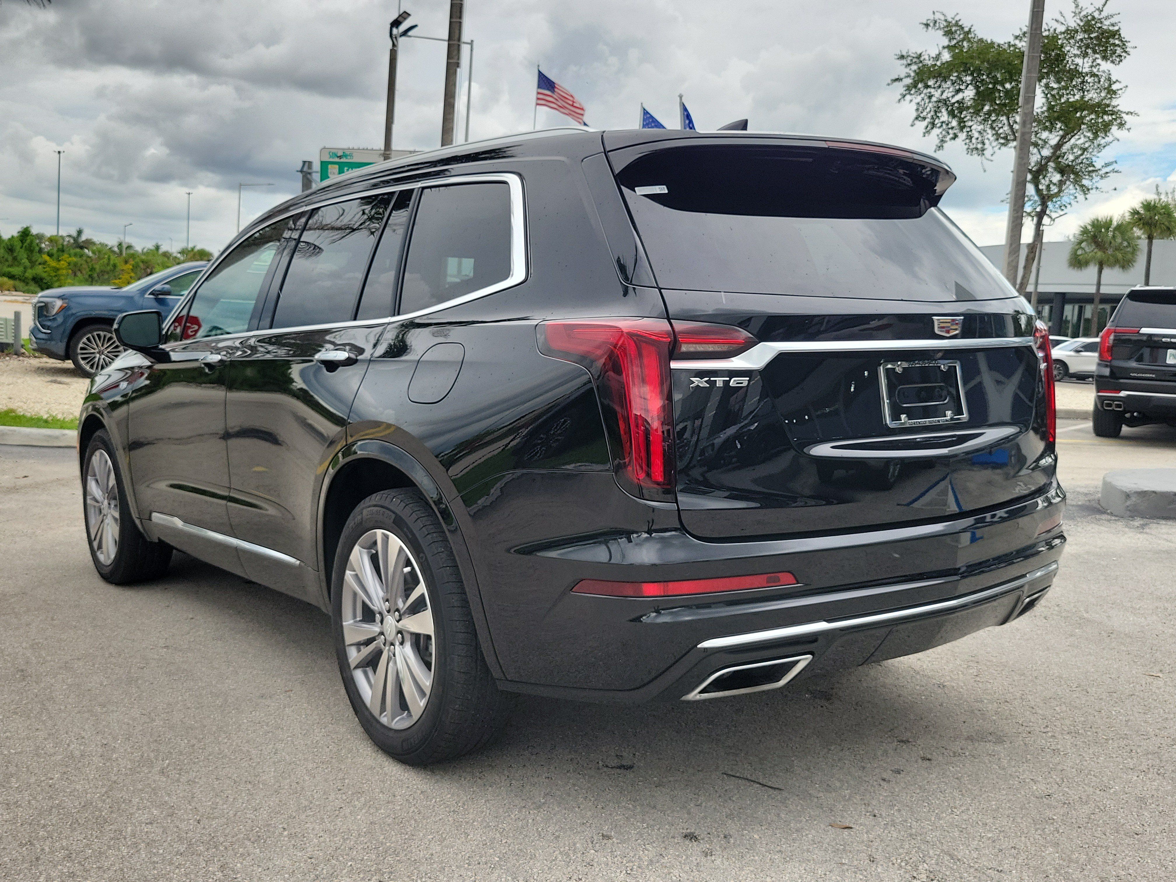 Used 2023 Cadillac XT6 Premium Luxury FWD image 7