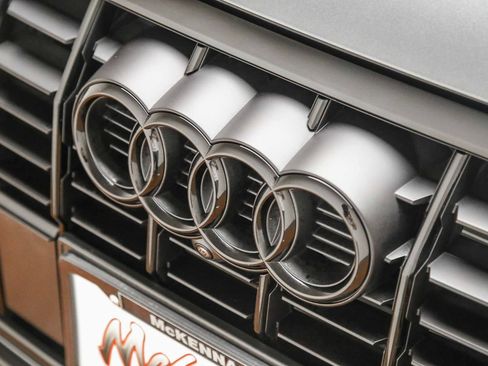 Certified 2025 Audi Q3 2.0T Premium Plus w/ Premium Plus Package AWD/4WD image 9