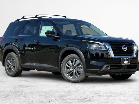 New 2025 Nissan Pathfinder SV image 2