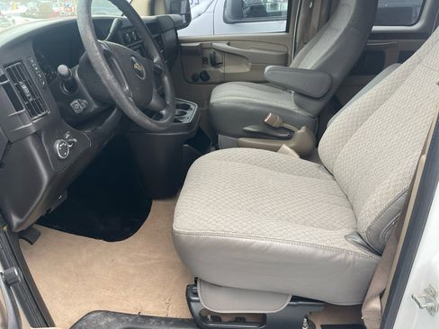 Used 2011 Chevrolet Express 1500 image 9