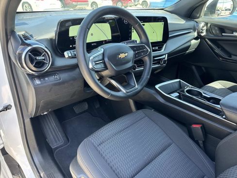 Used 2025 Chevrolet Equinox LT image 17