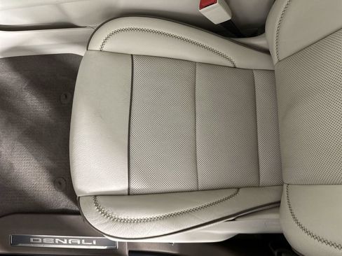 Used 2021 GMC Yukon Denali w/ Denali Premium Package AWD/4WD image 24