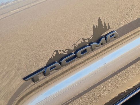 Used 2021 Toyota Tacoma TRD Sport image 12