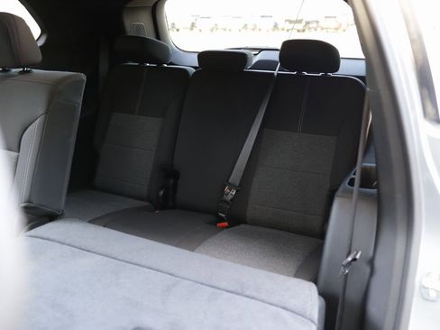 Used 2025 GMC Acadia Elevation image 30