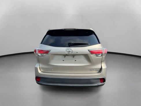 Used 2016 Toyota Highlander XLE AWD/4WD image 11