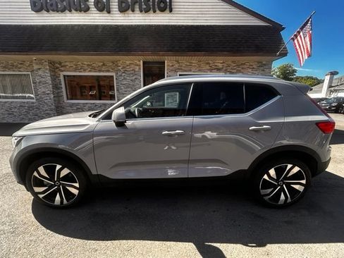 Used 2024 Volvo XC40 B5 Plus w/ Protection Package Premier AWD/4WD image 4