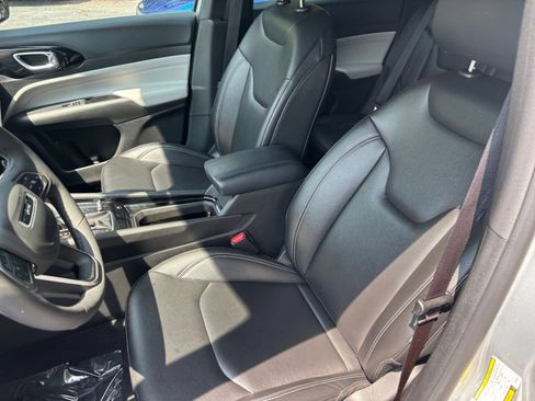 Used 2025 Jeep Compass Limited AWD/4WD image 33