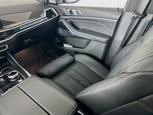 Used 2025 BMW X7 M60i image 30