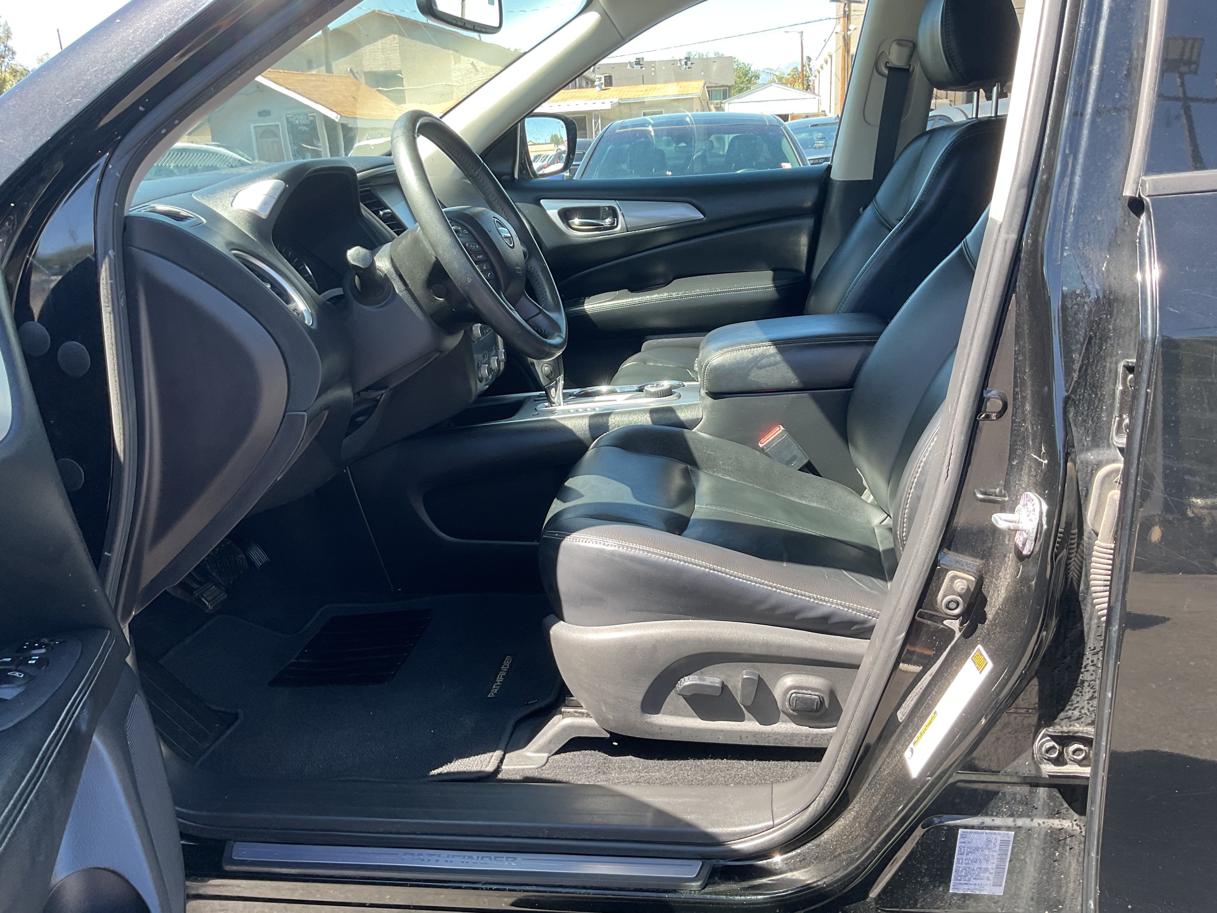 Used 2017 Nissan Pathfinder SL AWD/4WD image 11