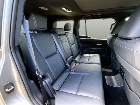 Used 2024 Lexus GX 550 w/ Cold Area Package AWD/4WD image 19