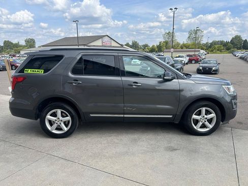Used 2016 Ford Explorer XLT AWD/4WD image 4