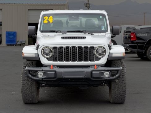 Used 2024 Jeep Gladiator Mojave AWD/4WD image 8