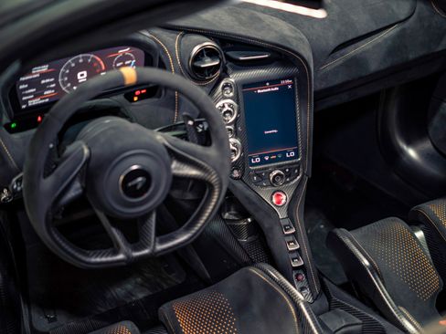 Used 2021 McLaren 765LT RWD image 16