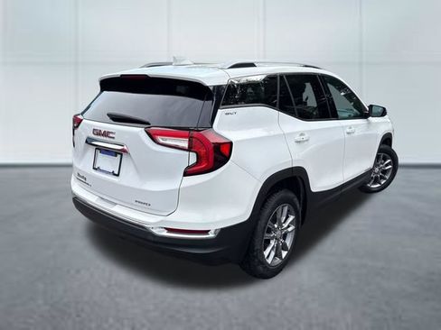 Used 2022 GMC Terrain SLT w/ LPO, Floor Liner Package AWD/4WD image 4