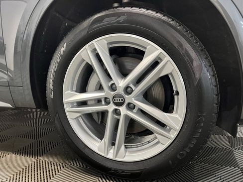 Used 2023 Audi Q5 e Premium Plus w/ Premium Plus Package image 3