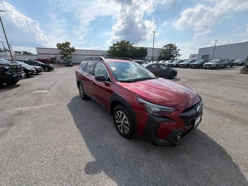 Used 2025 Subaru Outback Premium AWD/4WD image 1