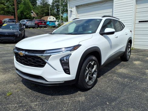Used 2025 Chevrolet Trax LT w/ Driver Confidence Package FWD image 8