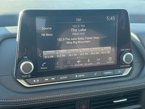 Used 2025 Nissan Rogue SV image 3