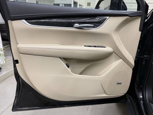 Used 2018 Cadillac XT5 FWD image 10