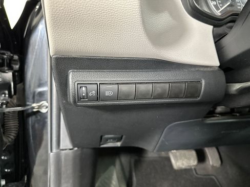 Used 2021 Toyota Corolla LE image 15