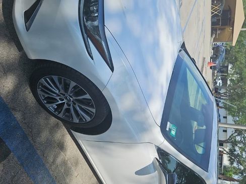 Used 2019 Lexus ES 350 w/ Premium Package FWD image 16