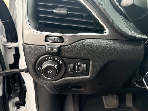 Used 2019 Jeep Cherokee Latitude Plus image 25