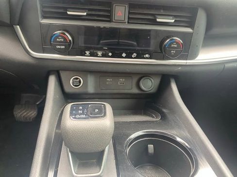 Used 2023 Nissan Rogue SV image 22