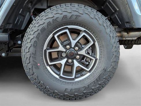 New 2025 Jeep Gladiator Rubicon w/ Convenience Group image 9