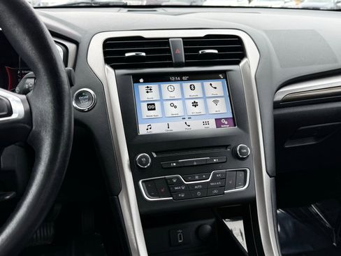 Used 2018 Ford Fusion SE w/ Equipment Group 602A FWD image 38