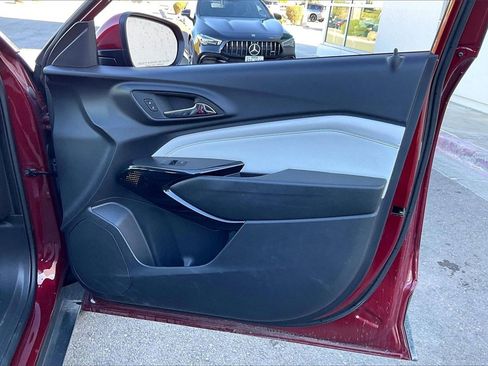 Used 2025 Chevrolet Trax LT image 22