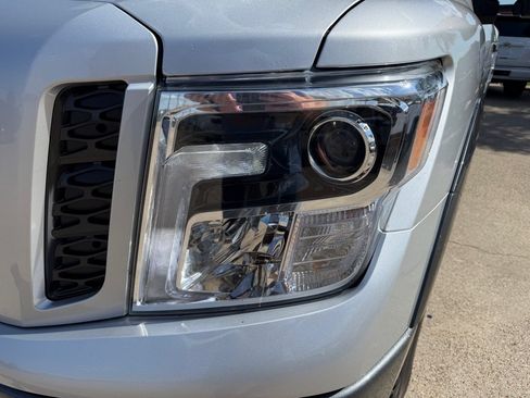 Used 2018 Nissan Titan PRO-4X w/ Pro-4x Utility Package AWD/4WD image 9