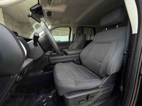 Used 2025 Ford Expedition Max Active AWD/4WD image 5