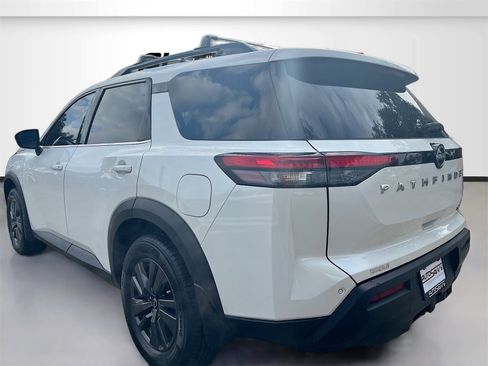 Used 2022 Nissan Pathfinder SV w/ SV Premium Package image 5