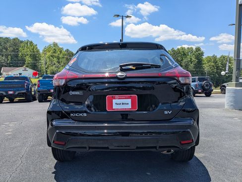 Used 2024 Nissan Kicks SV FWD image 6