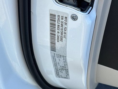 Used 2024 Chrysler Pacifica Limited FWD image 35