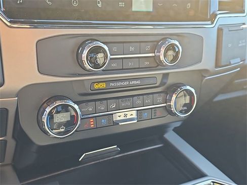 Used 2022 Ford F250 Lariat w/ Chrome Package image 24