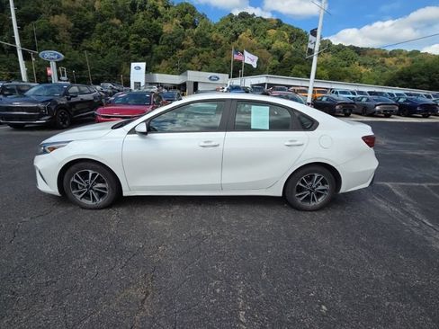 Used 2024 Kia Forte LXS FWD image 4