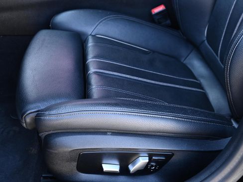 Used 2020 BMW 530i w/ Convenience Package image 27