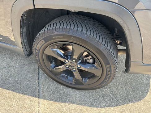 Used 2021 Jeep Grand Cherokee L Laredo image 18