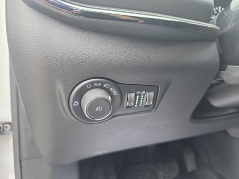Used 2025 Jeep Compass Trailhawk w/ Trailhawk Convenience Group AWD/4WD image 18