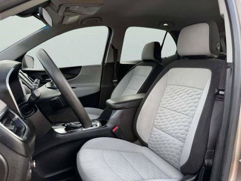 Used 2018 Chevrolet Equinox LS FWD image 22