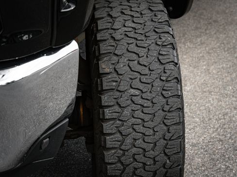 Used 2020 Chevrolet Silverado 2500 LTZ w/ LTZ Premium Package image 12