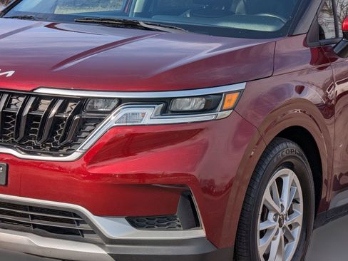 Used 2024 Kia Carnival LX image 11