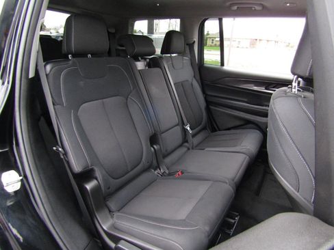 Used 2022 Jeep Grand Cherokee L Laredo w/ Luxury Tech Group I AWD/4WD image 25