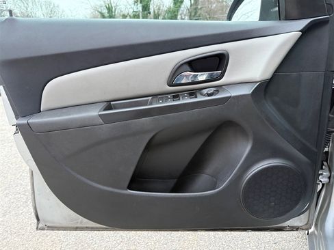 Used 2014 Chevrolet Cruze LT image 24